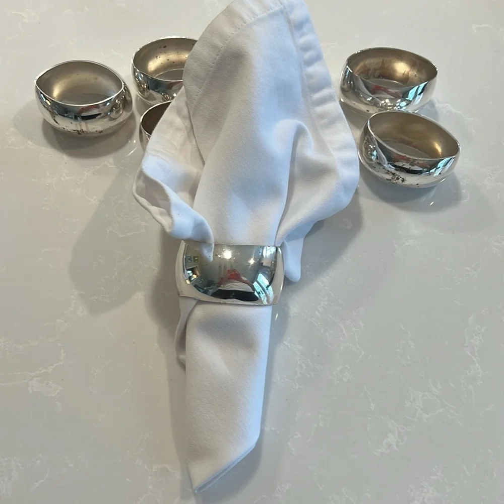 Williams Sonoma oval napkin rings with P monogram center front